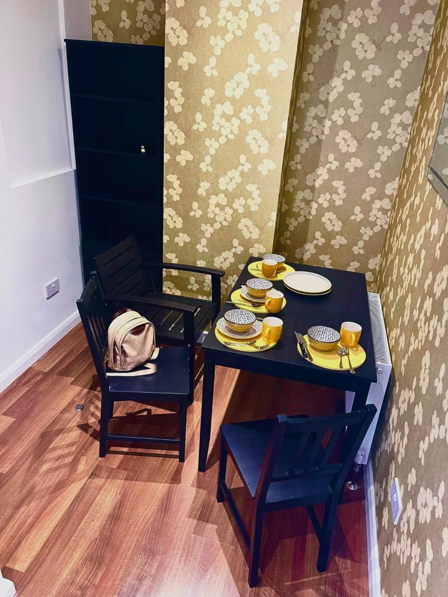 Entire Yellowapt Near Belfast City Centre - Free Parking - Up To 3 Guests - 2 Beds Buitenkant foto